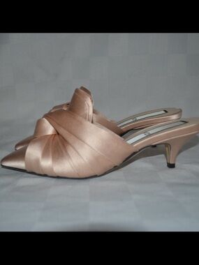 Sz 37 6.5 No 21 Nude Knotted Nude Satin Mules Slides Kitten 2" Heels